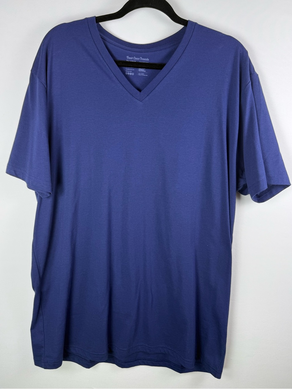 Fresh Clean Threads Men’s V-Neck T-Shirt, Navy, XL